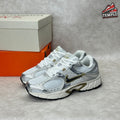 NIKE V5K RUN PLATEADA BLANCA