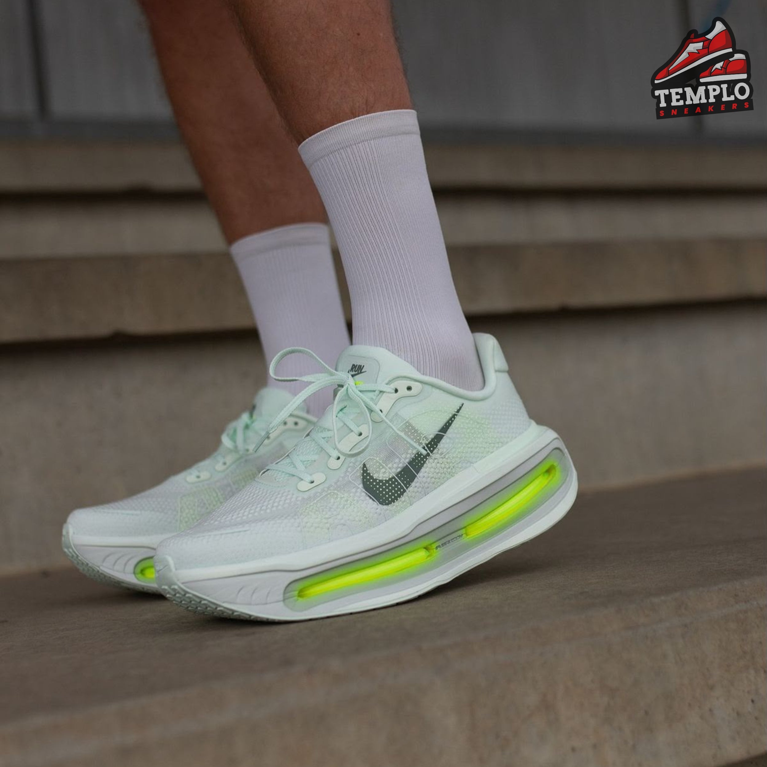 NIKE VOMERO PREMIUN MENTA