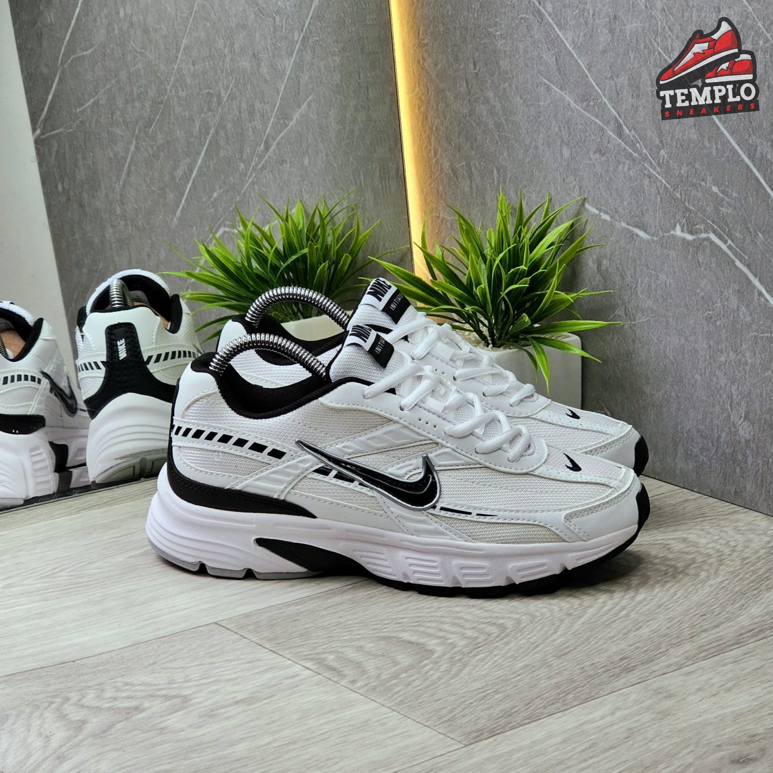 NIKE INITIATOR BLANCA NEGRA
