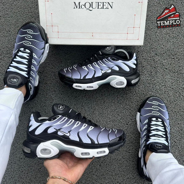 NIKE TN NEGRA BLANCA