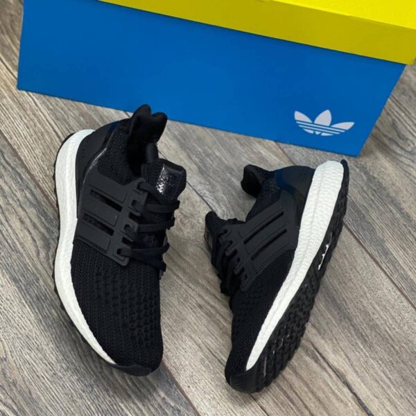 ULTRABOOST NEGRA