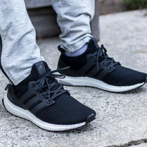 ULTRABOOST NEGRA