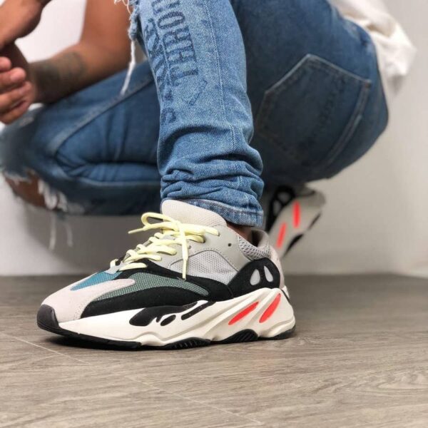 YEEZY 700 CLASICA