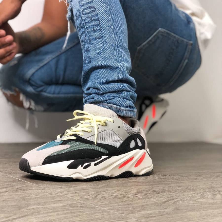 YEEZY 700 CLASICA Templo Sneakers