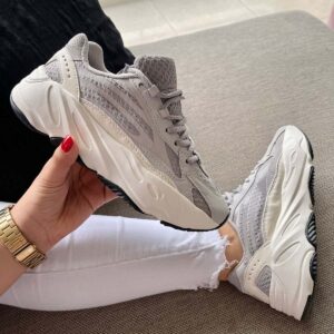 YEEZY 700 GRIS REFLECTIVA