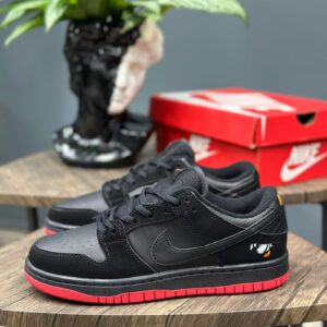 NIKE SB NEGRA ROJA
