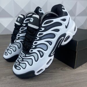 NIKE TN PLUS GRIS NEGRO