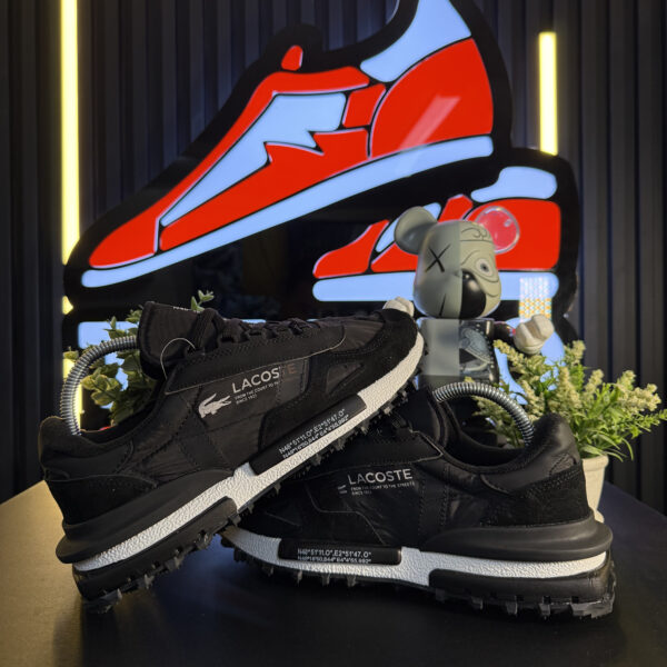 LACOSTE NEGRA BLANCA