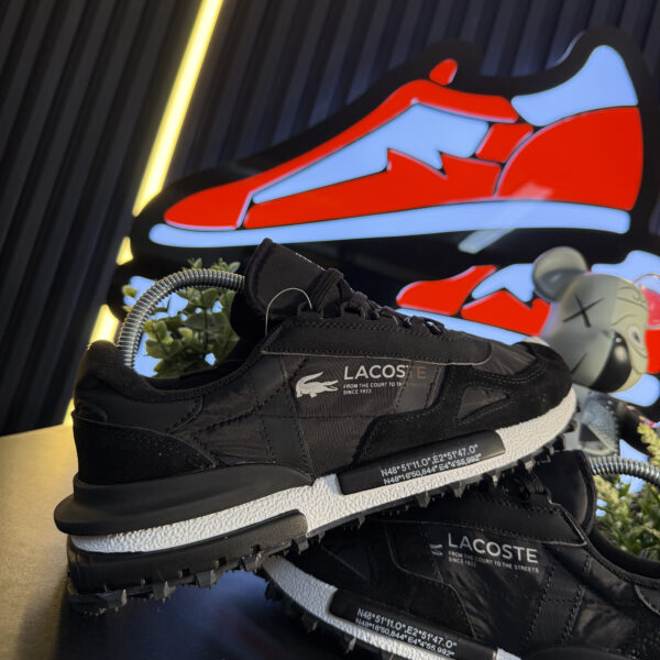 LACOSTE NEGRA BLANCA