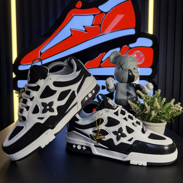 LV SKATE NEGRA BLANCA