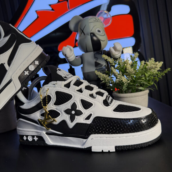 LV SKATE NEGRA BLANCA
