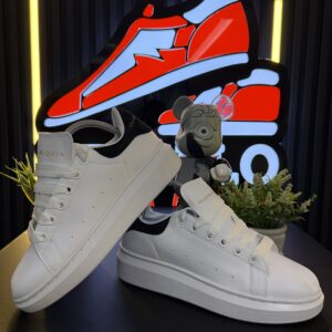 MACQUEEN BLANCA NEGRA