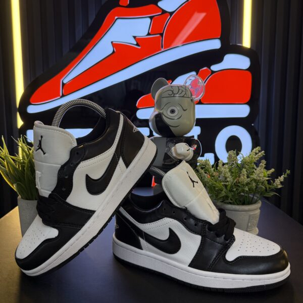 NIKE RETRO 1 BLANCA NEGRA