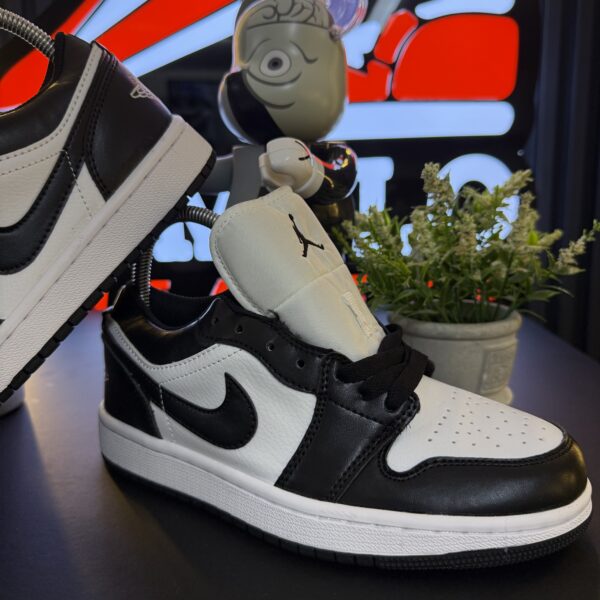 NIKE RETRO 1 BLANCA NEGRA