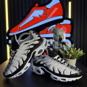 NIKE TN BLANCA NEGRA V