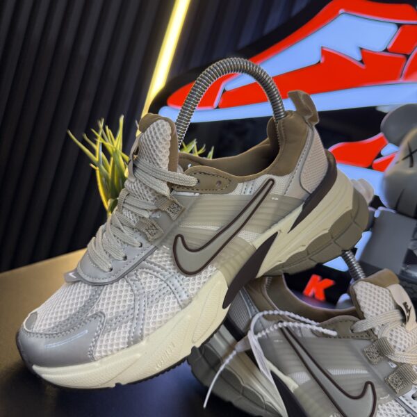 NIKE V2K GRIS CAFE