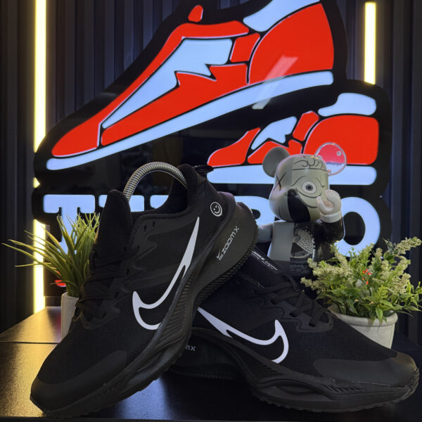 NIKE ZOOM CARITA NEGRA