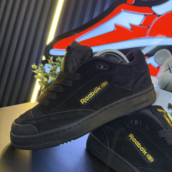 PUMA SUEDE XL NEGRA BLANCA