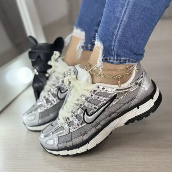 NIKE P6000 PLATEADA NEGRA