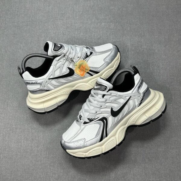 Screenshot NIKE SKATE GRIS CAFE