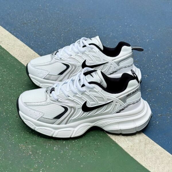 NIKE SKATE BLANCA NEGRA