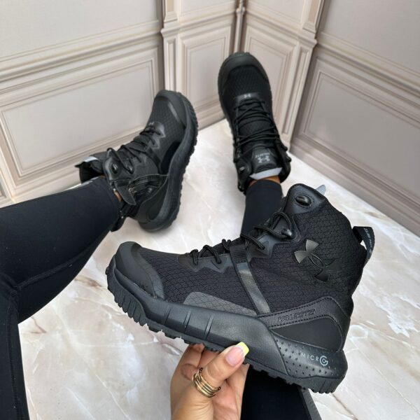 UNDER AMOUR NEGRA BOTA