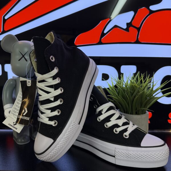 CONVERSE NEGRA BLANCA BOTA