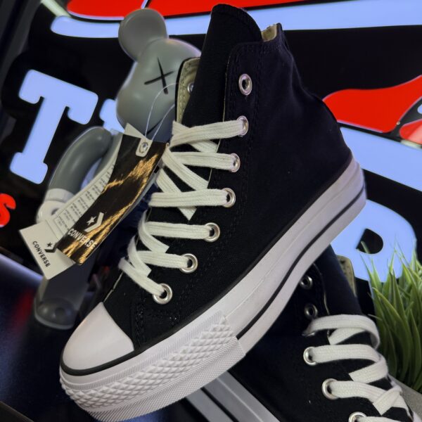 CONVERSE NEGRA BLANCA BOTA