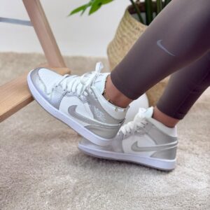 JORDAN RETRO 1 BOTA BLANCA PLATEADA