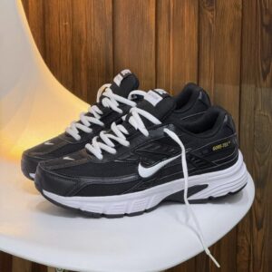 NIKE INITIATOR NEGRA BLANCA