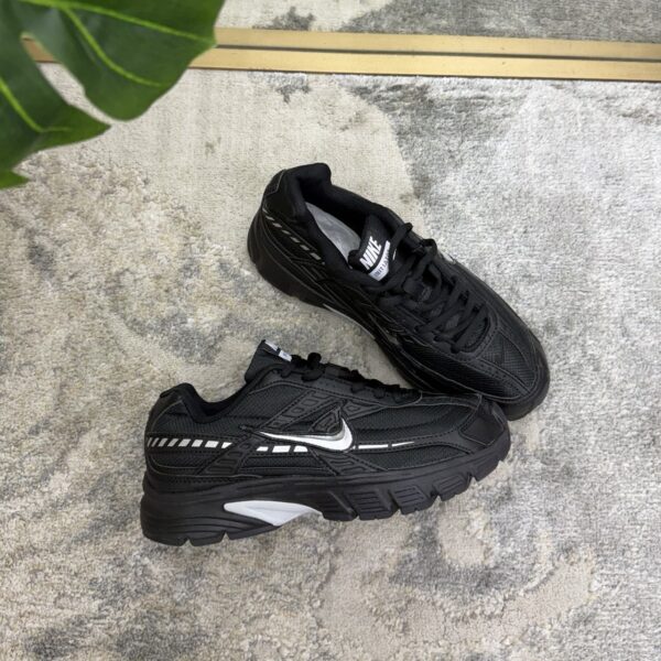 NIKE INITIATOR NEGRA