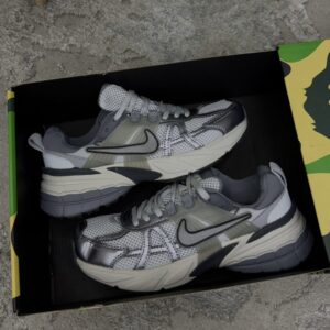 NIKE V2K GRIS BEIGE DAMA NIKE V2K GRIS BEIGE