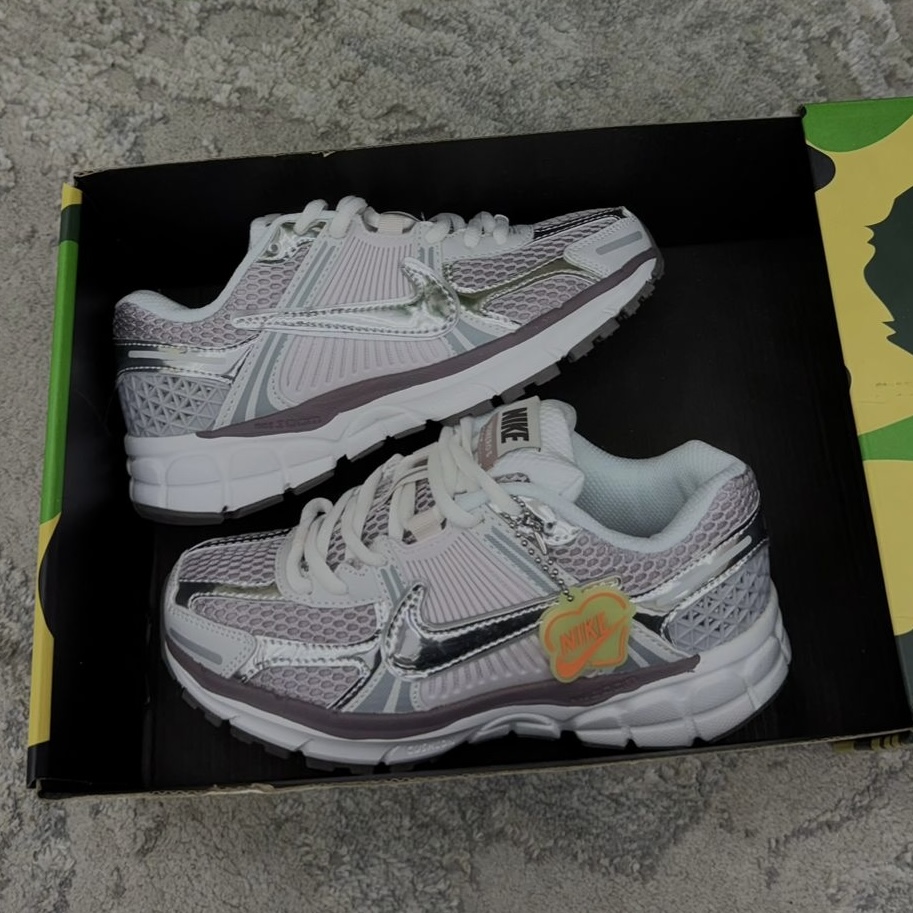 NIKE VOMERO PURPURA BLANCA