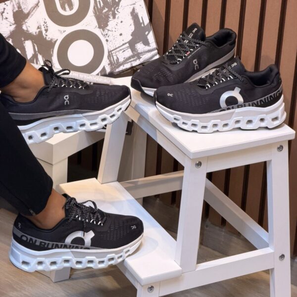 Screenshot ON CLOUD RUNNING NEGRA BLANCA