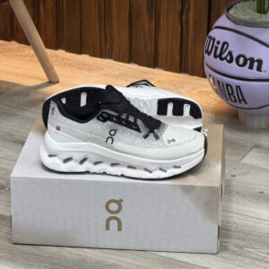 ON CLOUD NEGRA BLANCA HOMBRE Y DAMA ON CLOUD NEGRA BLANCA