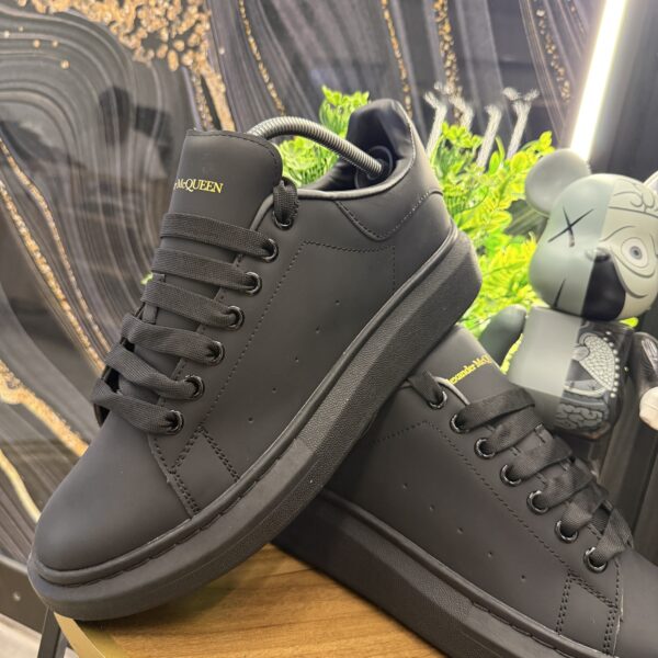 ALEXANDER MCQUEEN NEGRA