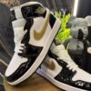 JORDAN RETRO 1 BOTA NEGRA DORADA