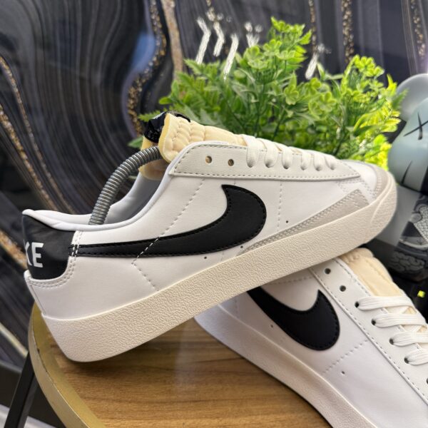 NIKE BLAZER BLANCA NEGRA
