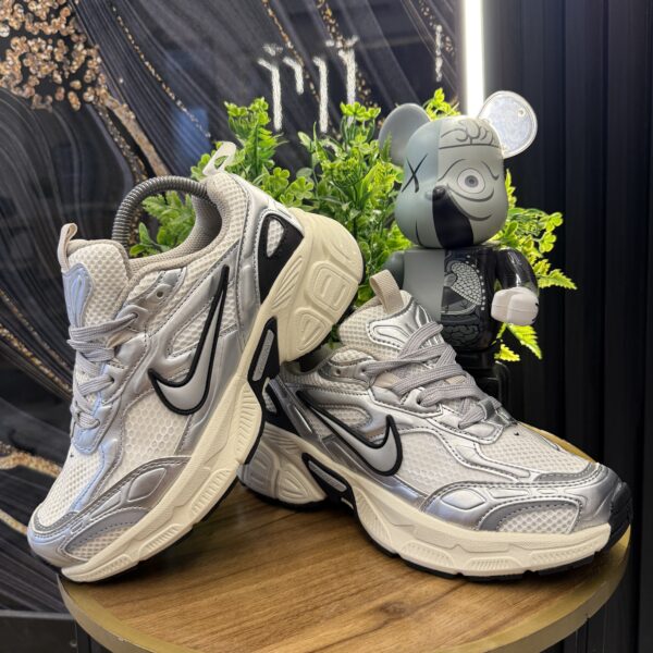 NIKE CUSHION GRIS BEIGE