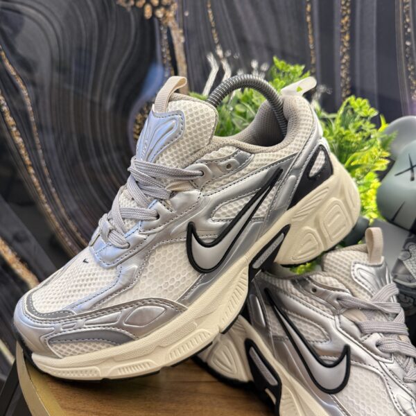 NIKE CUSHION GRIS BEIGE